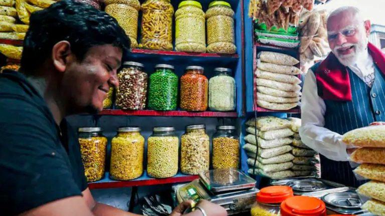 पश्चिम बंगाल: प्रधानमंत्री मोदी को झालमुड़ी खिलाने वाले दुकानदार को पाकिस्तान-बांग्लादेश से मिल रही जान से मारने की धमकियां, जांच में जुटी पुलिस