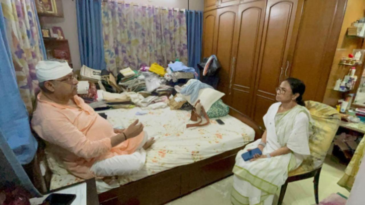 पश्चिम बंगाल: हुगली में कल्याण बनर्जी पर हमला, घायल सांसद से मिलने पहुंचीं ममता बनर्जी, कानून-व्यवस्था पर उठाए सवाल