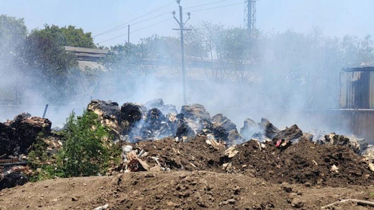 देवास पेपर फैक्ट्री में भीषण आग! 21 घंटे से धधक रही लपटें, 100 टैंकर पानी भी पड़ा कम