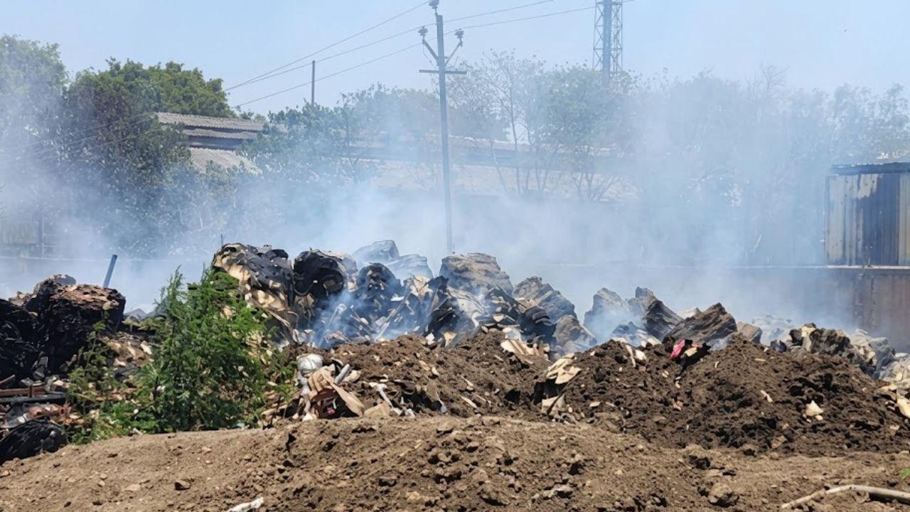 देवास पेपर फैक्ट्री में भीषण आग! 21 घंटे से धधक रही लपटें, 100 टैंकर पानी भी पड़ा कम