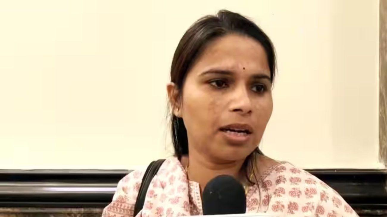 योगी कैबिनेट में पूजा पाल को जगह नहीं मिलने पर सपा नेता ने कसा तंज, कहा – ‘विश्वासघात का फल अवश्य मिलता है’