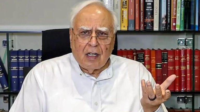 नीट पेपर लीक मामला: कपिल सिब्बल ने सरकार पर साधा निशाना, बोले- इसकी जिम्मेदारी कौन लेगा?