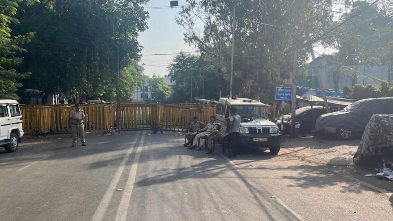 400 पुलिसकर्मियों के साए में कार्रवाई, भोपाल में 70 साल पुरानी बस्ती पर चला बुलडोजर