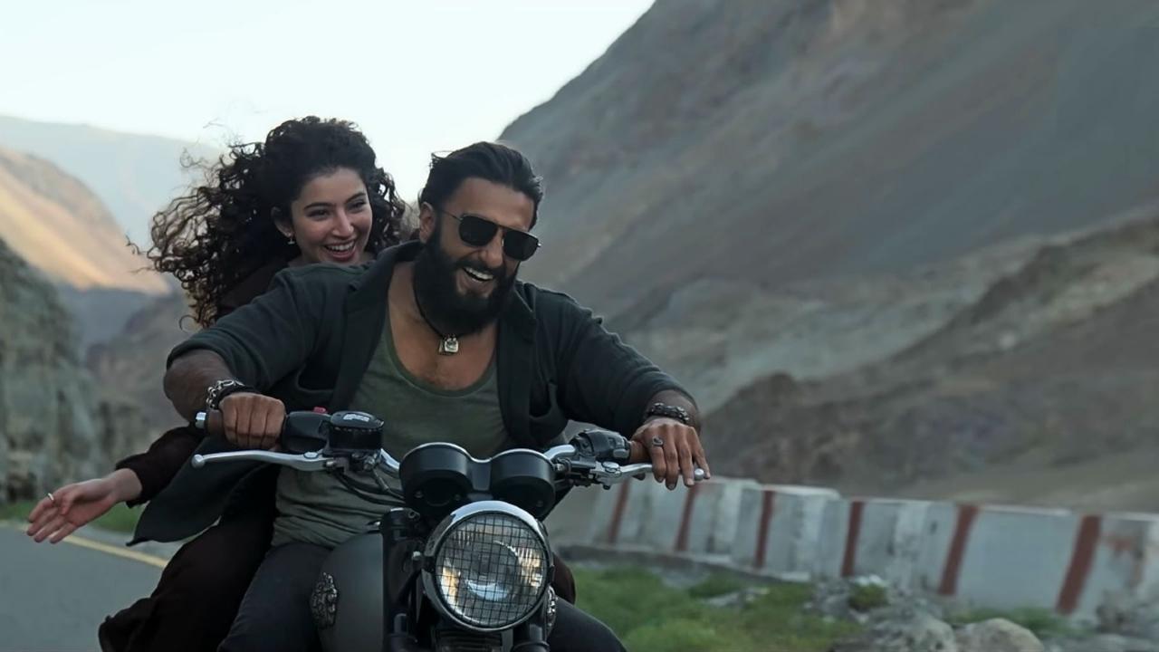 बड़ा धमाका करने को तैयार Dhurandhar के मेकर्स, साल के आखिर में फैंस को मिल सकता है सरप्राइज