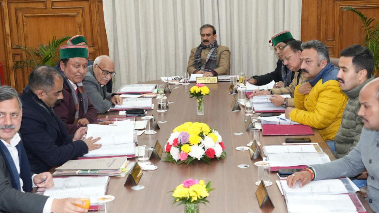 हिमाचल प्रदेश: आचार संहिता के बीच कैबिनेट फैसलों पर चुनाव आयोग सख्त, सरकार को भेजा नोटिस, मांगा स्पष्टीकरण