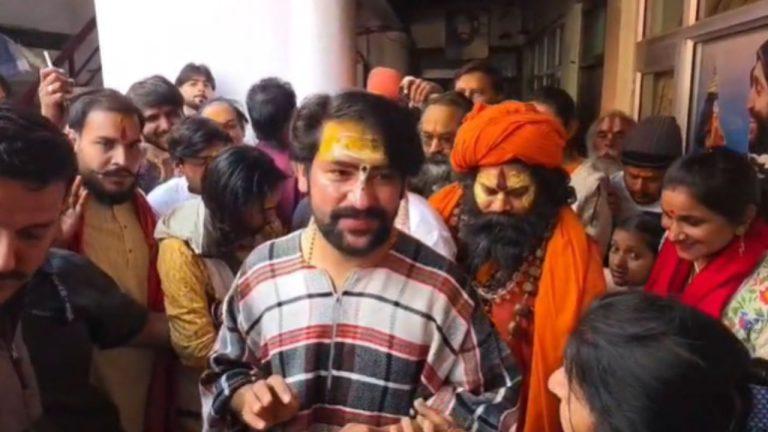 छतरपुर: नारायण पर्वत पर 21 दिनों की कठोर साधना पूर्ण कर लौटे बागेश्वर धाम सरकार, भक्तों ने किया भव्य स्वागत, मिलने पहुंचे कई संत