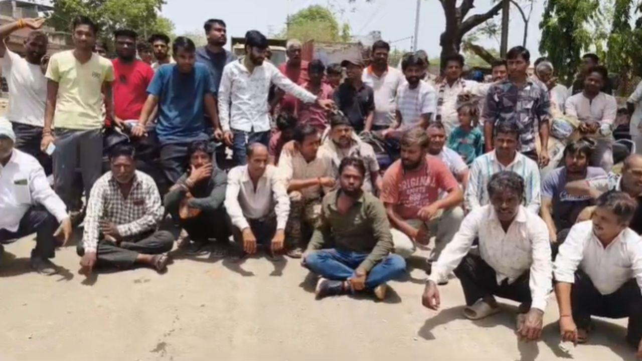 नीमच में बिजली कटौती पर बवाल, विद्युत विभाग के खिलाफ फूटा ग्रामीणों का गुस्सा, सड़क पर उतरकर जताया विरोध