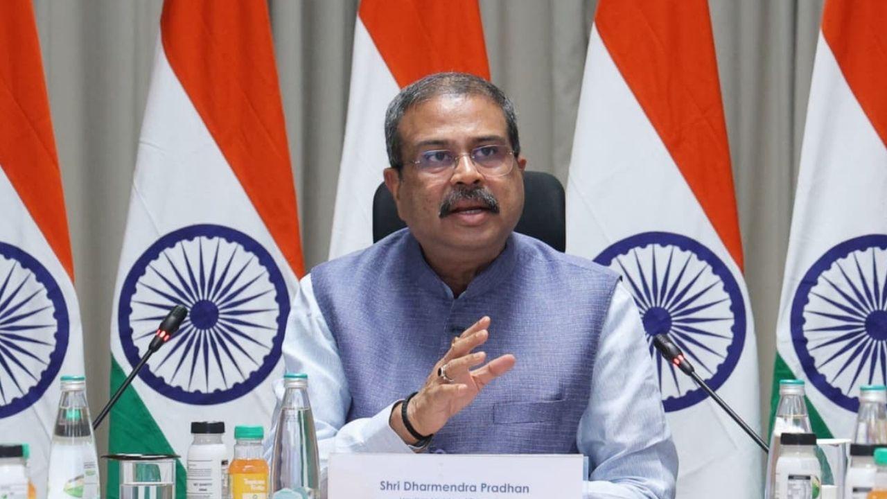 CBSE पेमेंट गेटवे सिस्टम में खामियों को लेकर शिक्षा मंत्री ने की 4 PSU बैंकों के साथ बैठक, दिए ये निर्देश