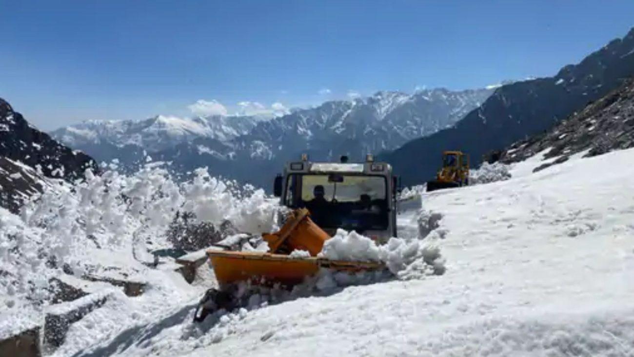 मनाली-लेह राजमार्ग 42 दिन बाद बहाल, लाहौल स्पीति जिला प्रशासन की हरी झंडी का इंतजार, पर्यटकों को जल्द मिलेगी राहत