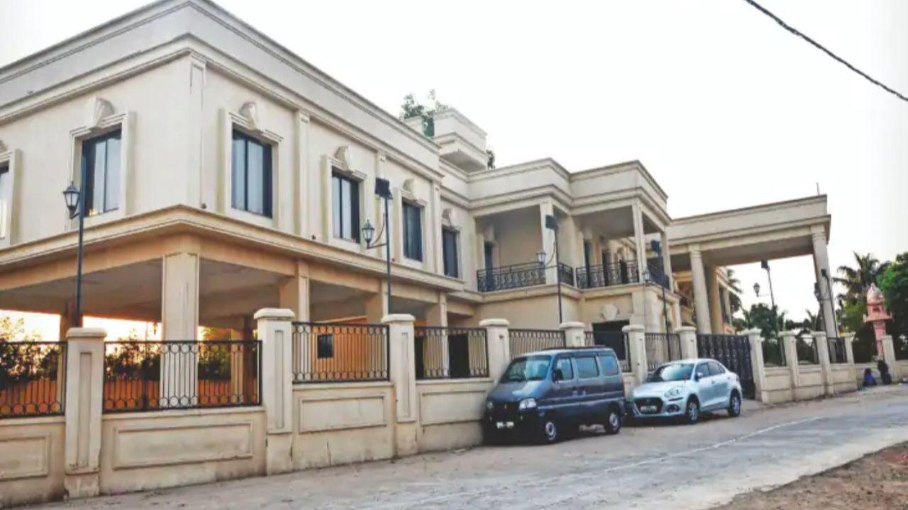 उज्जैन में अपनी किस्मत पर ताला लटकाए बैठा करोड़ों का सामुदायिक भवन, जनता को नहीं मिल रही एंट्री