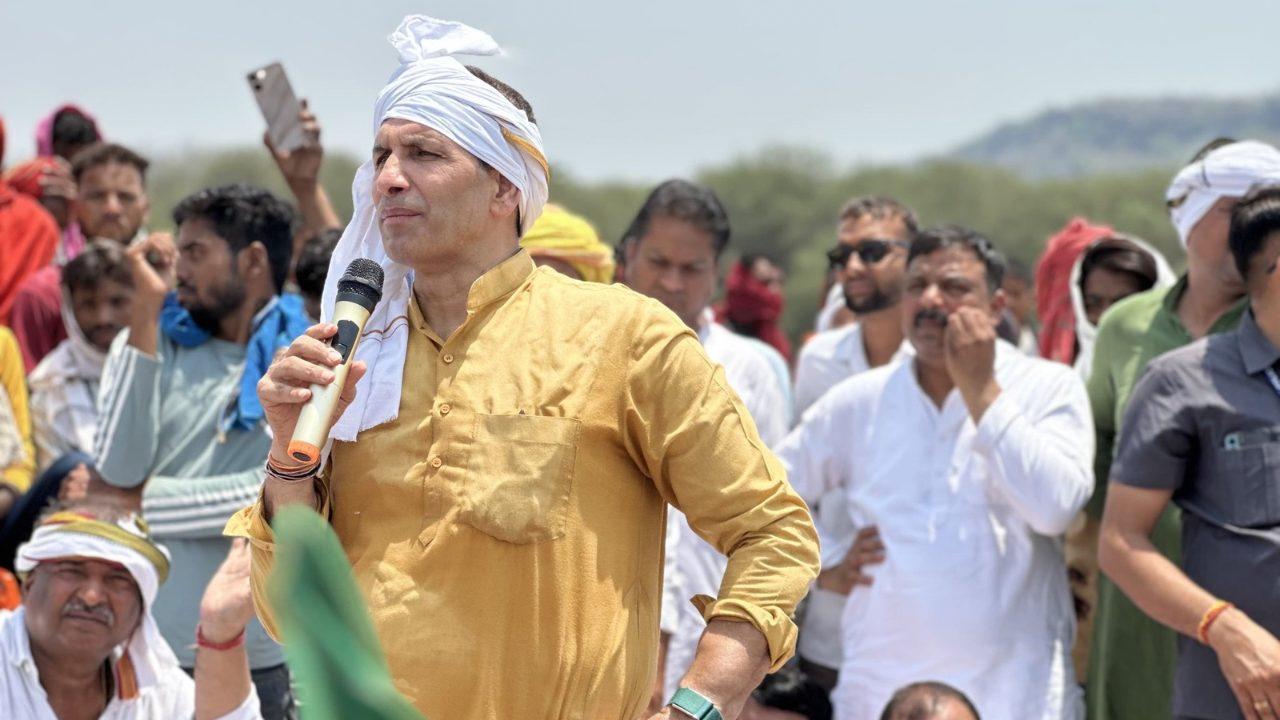 जीतू पटवारी ने केन-बेतवा परियोजना का विरोध कर रहे आदिवासियों से की मुलाकात, कहा “बीजेपी की तानाशाही ज़्यादा नहीं चलेगी”