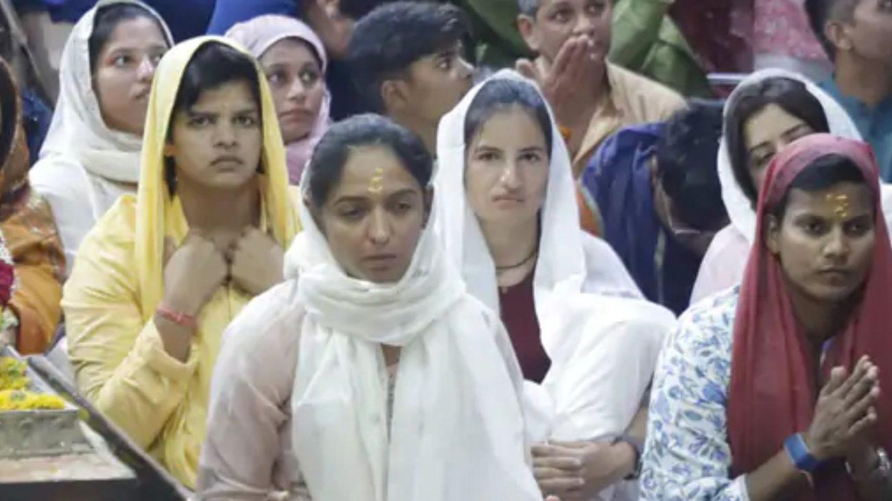 महाकाल के दरबार पहुंची भारतीय महिला क्रिकेट टीम, कप्तान हरमनप्रीत सहित पूरी टीम ने किए दर्शन