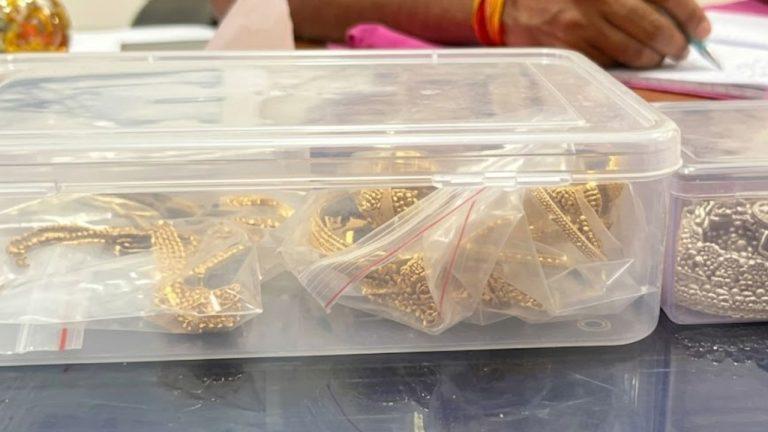 प्रेमिका को महंगे गिफ्ट देने के लिए युवक ने घर में की 20 लाख की चोरी, दिल्ली भागने के बाद खुला राज