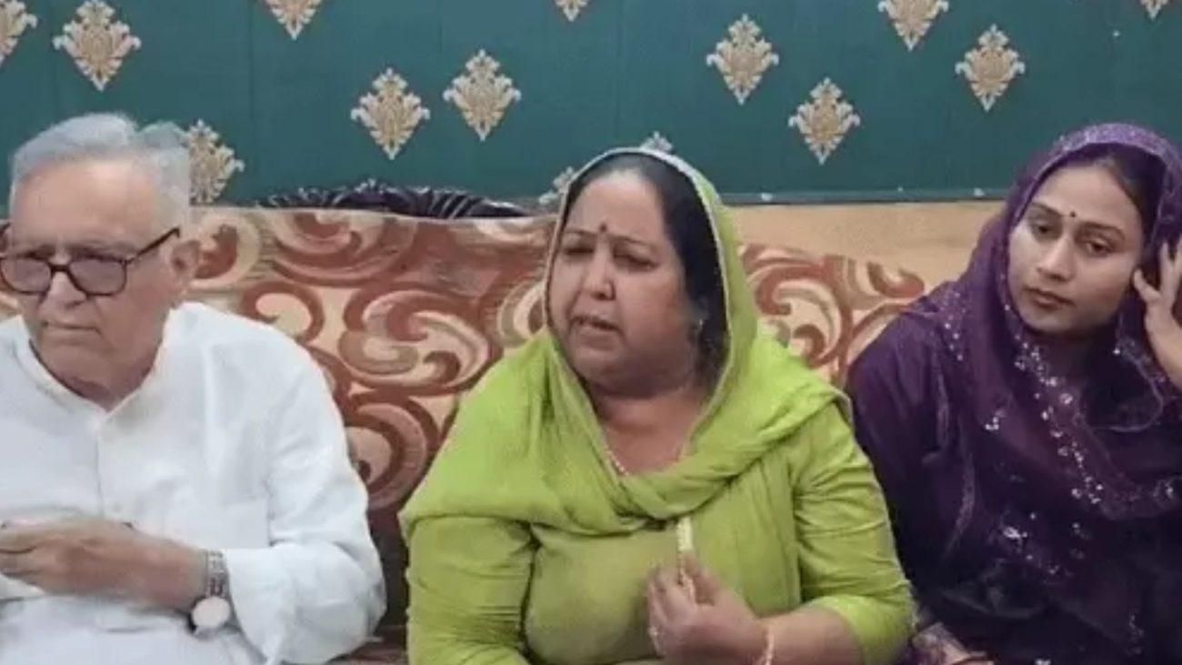 रेवाड़ी कांग्रेस में बड़ा उलटफेर, बागी शकुंतला भांडोरिया ने मानी हार, पार्टी प्रत्याशी का करेंगी समर्थन