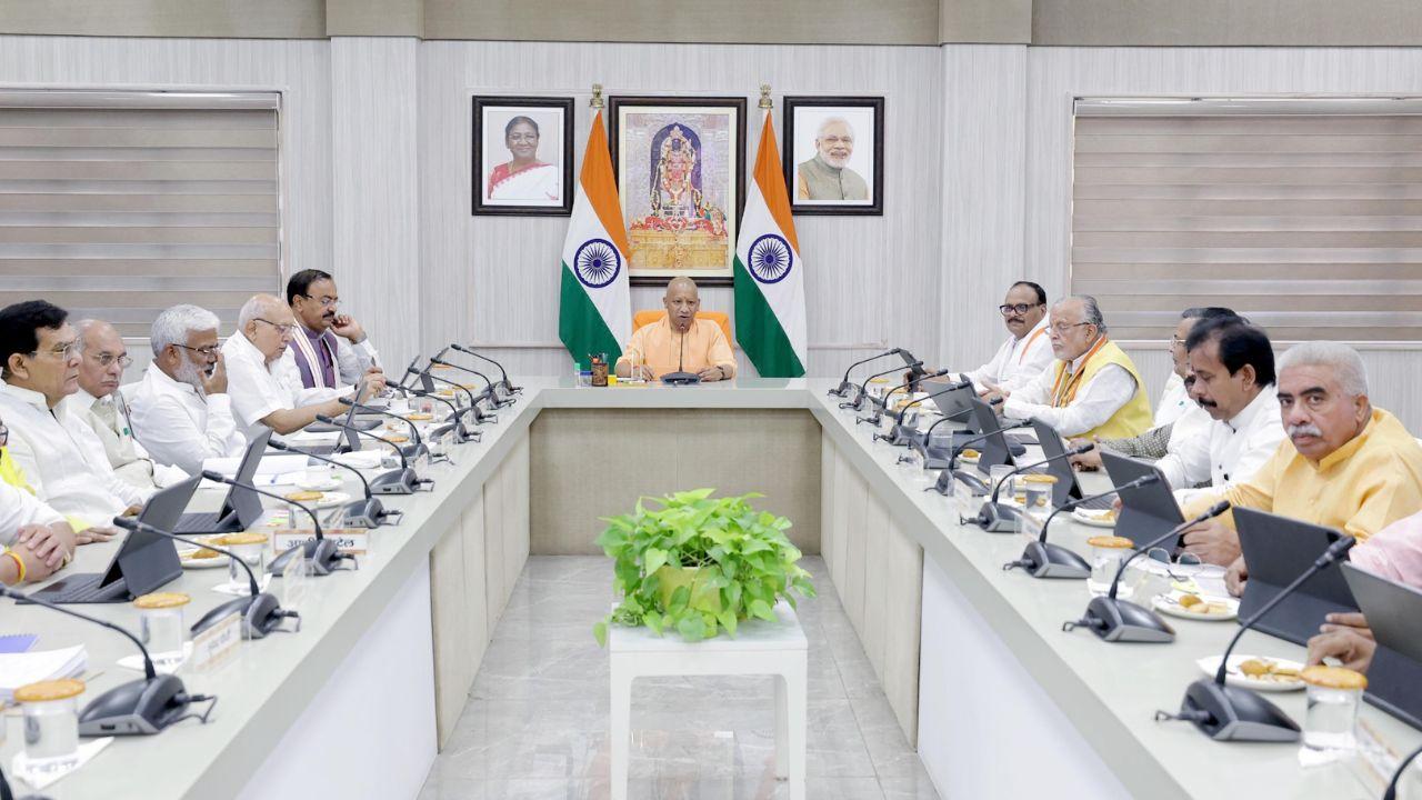 योगी कैबिनेट के फैसले: OBC आरक्षण आयोग का होगा गठन, 1010 बेड के अस्पताल समेत 12 प्रस्तावों को मिली स्वीकृति