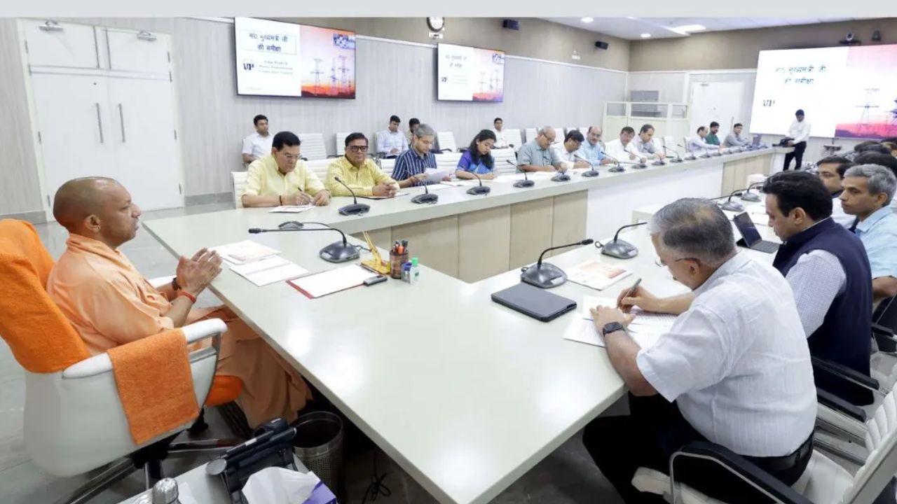 उत्तर प्रदेश: बिजली संकट पर सीएम योगी की समीक्षा बैठक, अधिकारियों को दिए कड़े निर्देश, बोले- किसी भी स्तर पर लापरवाही स्वीकार नहीं