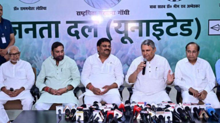 बिहार डिप्टी सीएम विजय कुमार चौधरी का विपक्ष पर तीखा हमला, भ्रामक प्रचार कर माहौल बिगाड़ने का लगाया आरोप, पढ़ें पूरी खबर