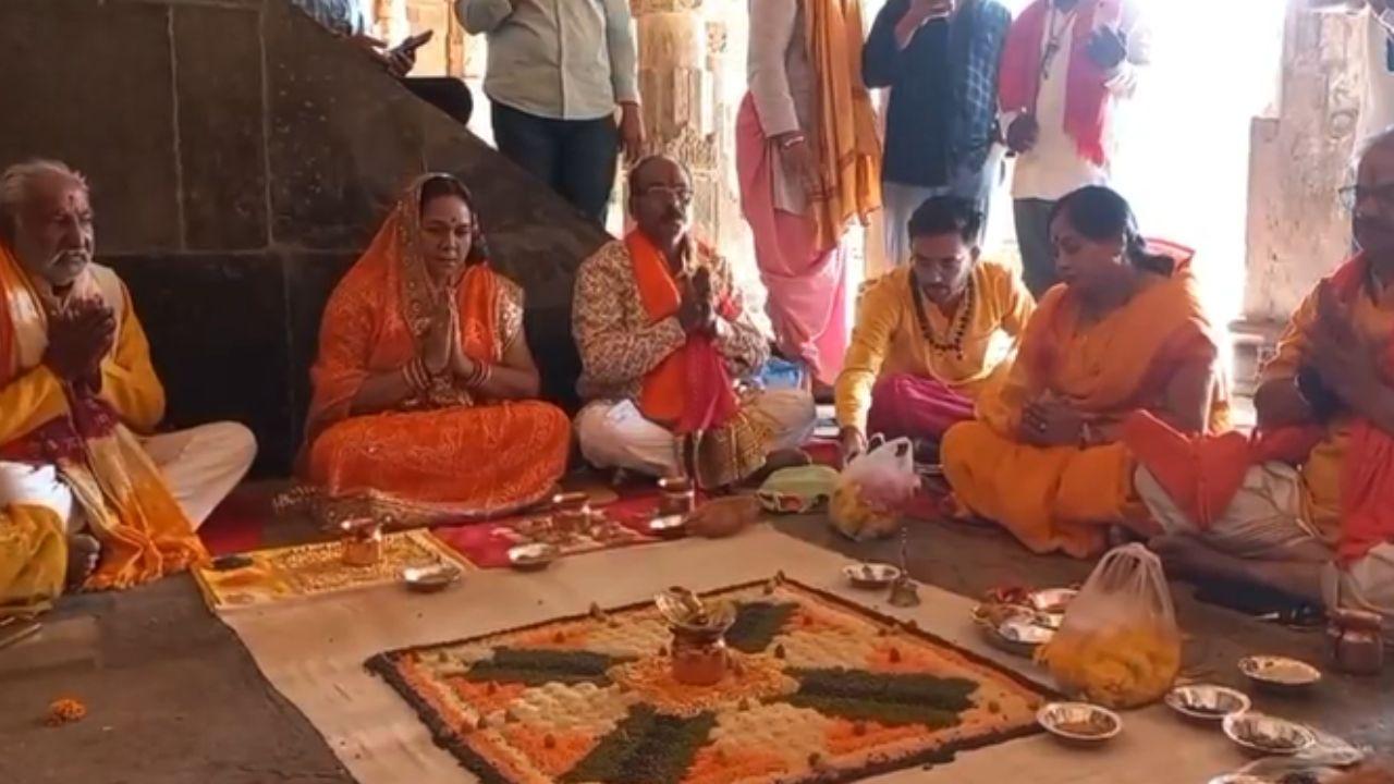 धार की ऐतिहासिक भोजशाला में गूंजे वैदिक मंत्र, मां वाग्देवी का हुआ विधि-विधान से पूजन, उमड़ी श्रद्धालुओं की भारी भीड़