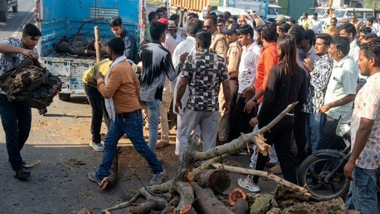 रतलाम हादसा: ‘पुलिस’ लिखी कार ने ली एक जान, फोरलेन पर अंतिम संस्कार की जिद से बढ़ा तनाव
