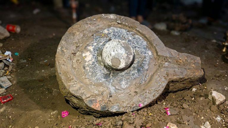 महाकाल मंदिर क्षेत्र में खुदाई में मिला शिवलिंग, भस्म आरती के बीच गूंजे हर-हर महादेव