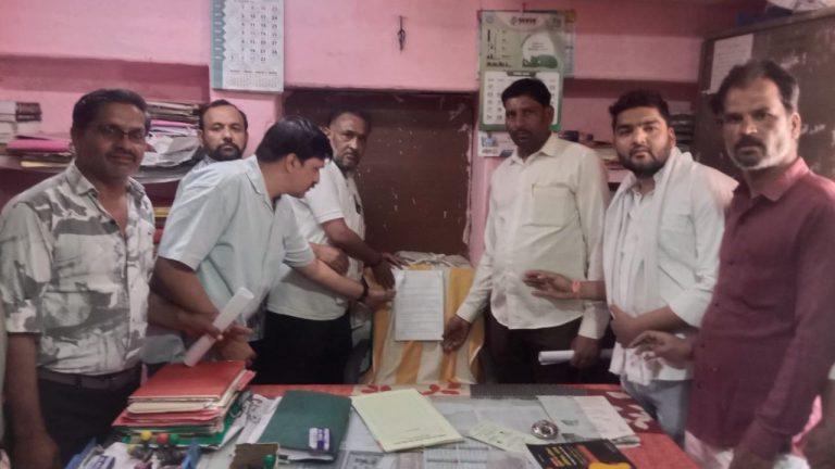 नगर परिषद् ने पार्क में काटे प्लॉट, बाउंड्री वॉल हो गई चोरी, शिकायत सुनने कोई नहीं मिला CMO की खाली कुर्सी को सौंपा आवेदन