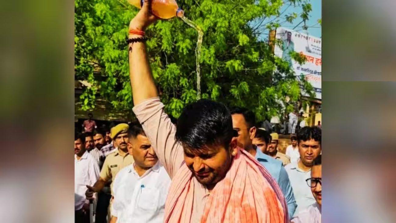 मजदूरों के लिए MLA रविंद्र भाटी ने खुद पर छिड़का पेट्रोल, आत्मदाह का प्रयास किया, जानिए क्या है कारण?