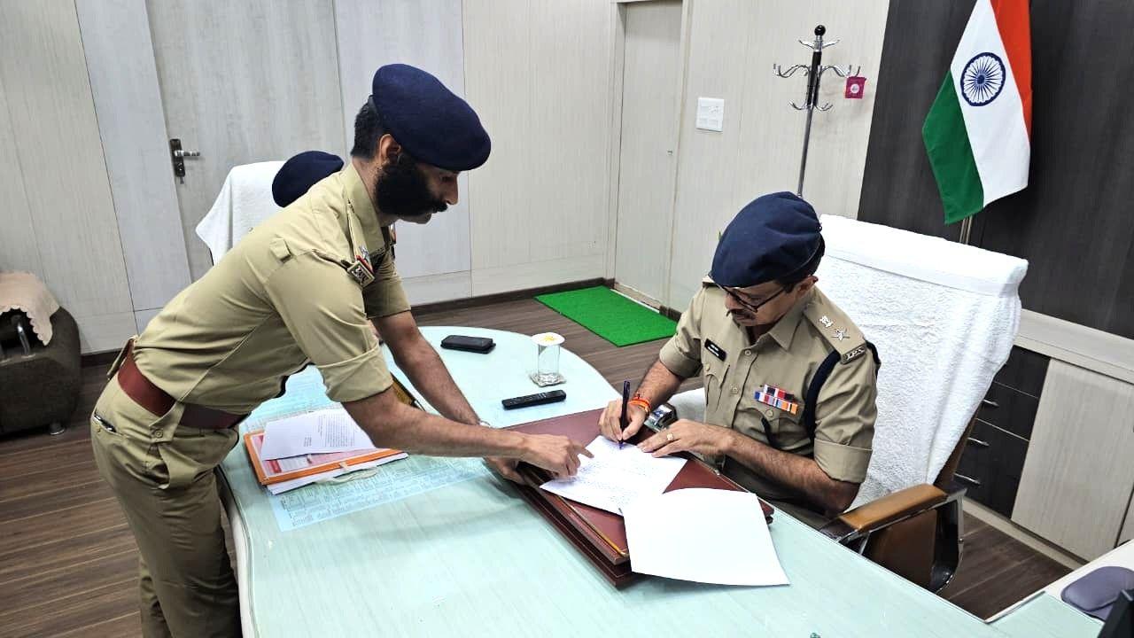 नीमच : नए एसपी ने संभाला चार्ज, अपराधियों को दी सख्त चेतावनी, “कानून तोड़ने वालों को बख्शा नहीं जाएगा”