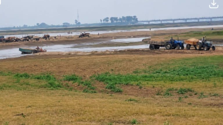 बिना नंबर के डंपर से हो रहा था अवैध रेत परिवहन, प्रशासन ने की बड़ी कार्रवाई