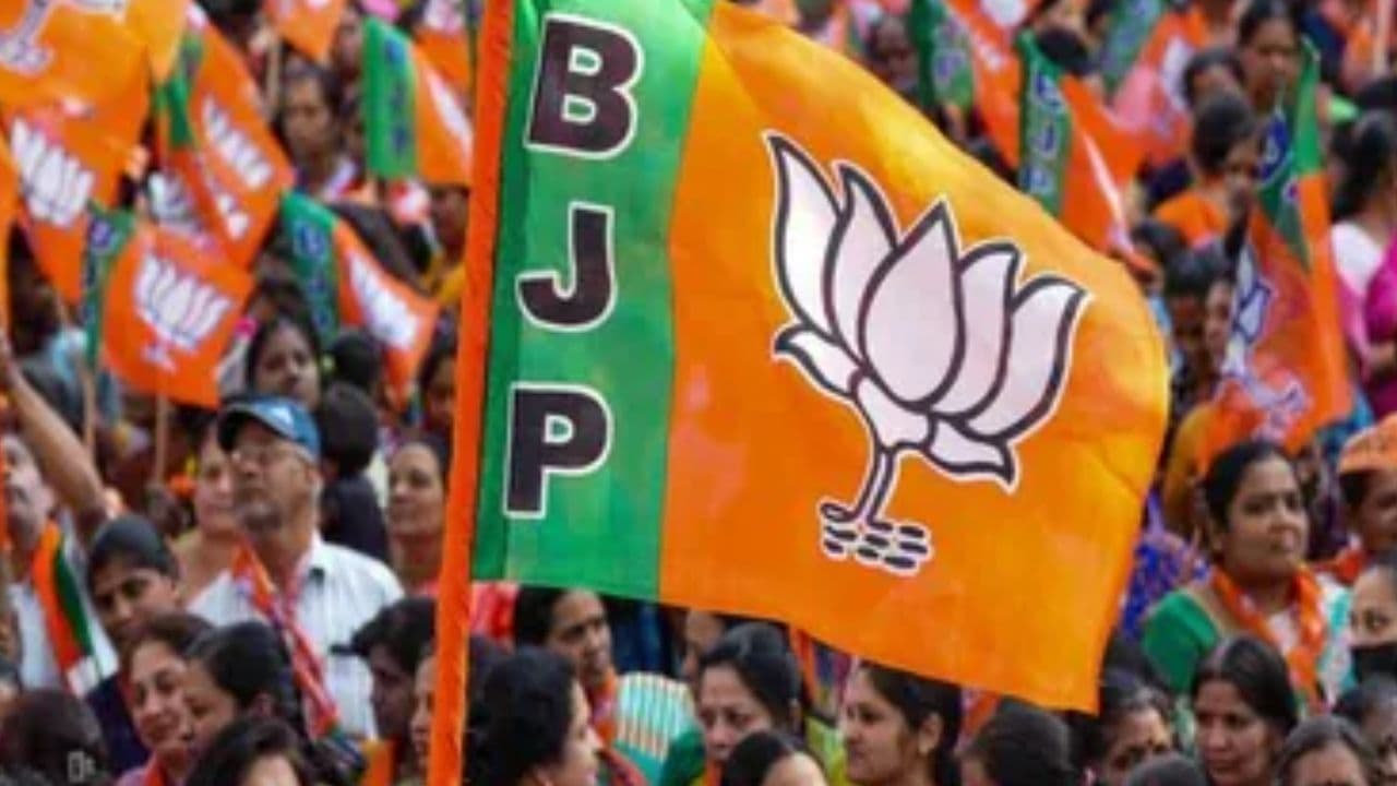 यूपी बीजेपी संगठन में बड़ा बदलाव, 19 उपाध्यक्ष और 8 महामंत्री नियुक्त, पूजा पाल और नीरज सिंह को मिली अहम जिम्मेदारी