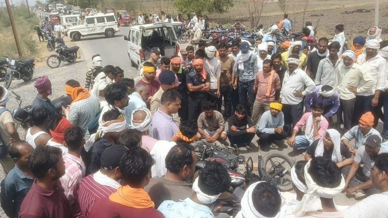 डबरा में दो अलग-अलग सड़क हादसों में गई 3 लोगों की जान, परिजनों ने शव रखकर किया चक्काजाम, प्रशासन पर लगाए गंभीर आरोप