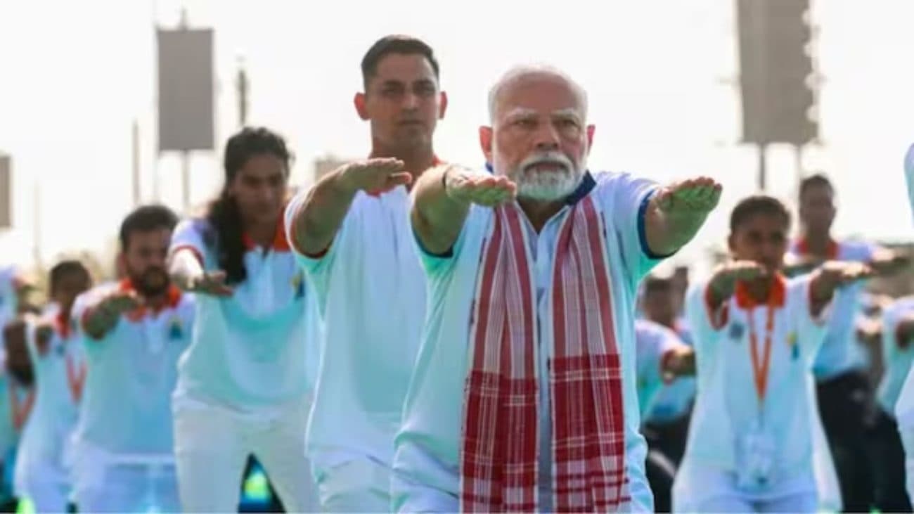 12वां अंतर्राष्ट्रीय योग दिवस आज, कोलकाता के रेड रोड से हजारों लोगों के साथ योग कर रहे पीएम मोदी