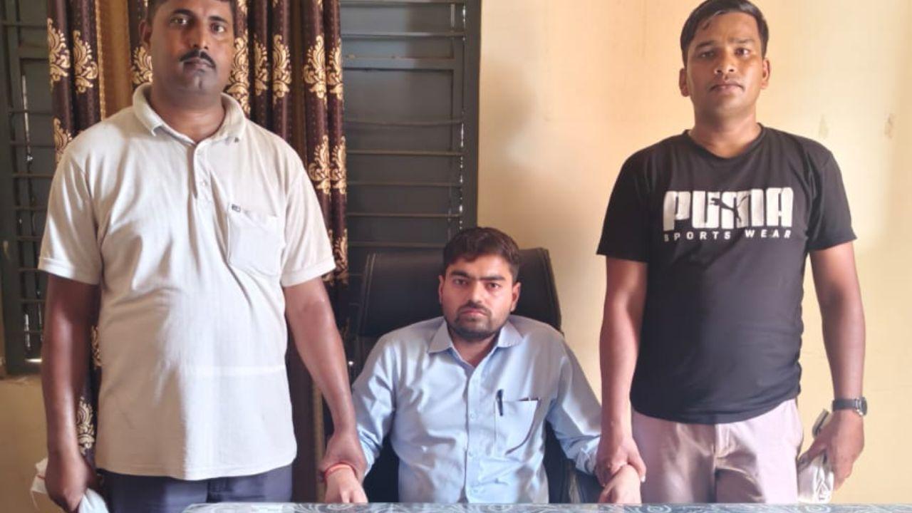 नापतौल निरीक्षक ने पेट्रोल पंप संचालक से ली रिश्वत, लोकायुक्त पुलिस ने सरकारी कार्यालय से रंगे हाथ पकड़ा