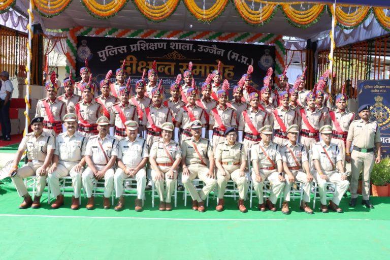 पुलिस प्रशिक्षण शाला उज्जैन में 206 नव आरक्षकों का दीक्षांत समारोह, 313 दिवसीय प्रशिक्षण में दिया गया आधुनिक पुलिसिंग पर जोर