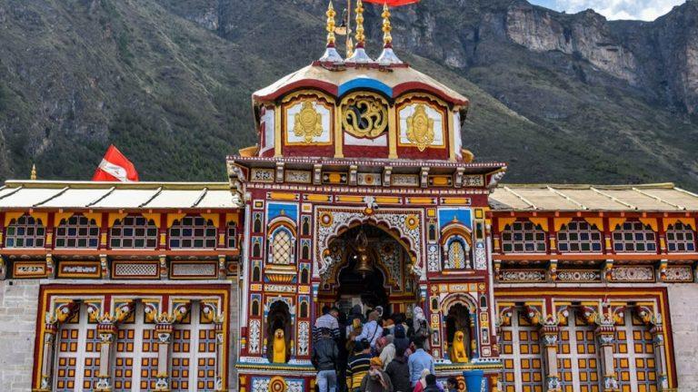 बद्रीनाथ धाम में VIP दर्शन कर सकेंगे श्रद्धालु, 1100 रुपए जमा कर मिलेगा प्रवेश पास