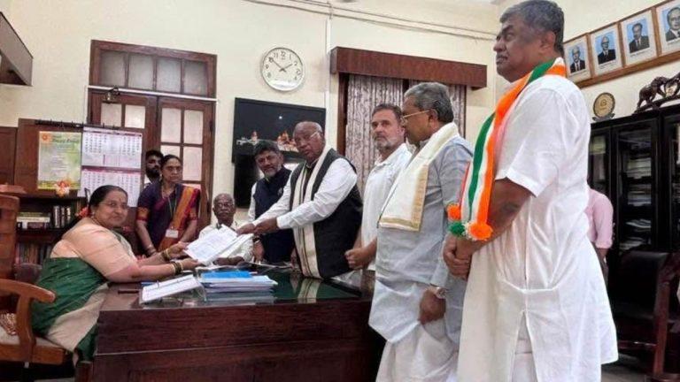 राज्यसभा चुनाव 2026: कांग्रेस अध्यक्ष मल्लिकार्जुन खरगे ने कर्नाटक से भरा नामांकन, राहुल-सिद्धारमैया समेत कई नेता रहे मौजूद