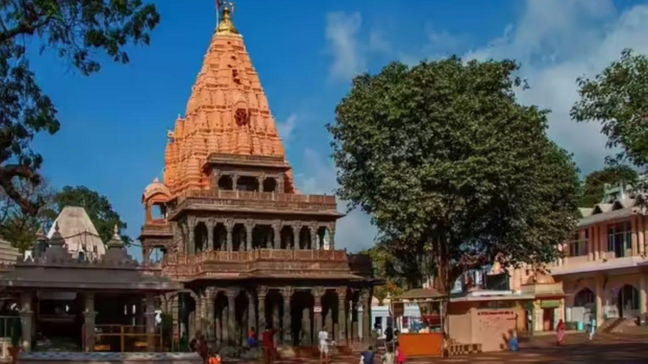महाकाल मंदिर में VIP दर्शन पर छिड़ा विवाद, भारतीय मंदिर मठ सनातन धर्म मोर्चा ने व्यवस्था को खत्म करने की मांग की