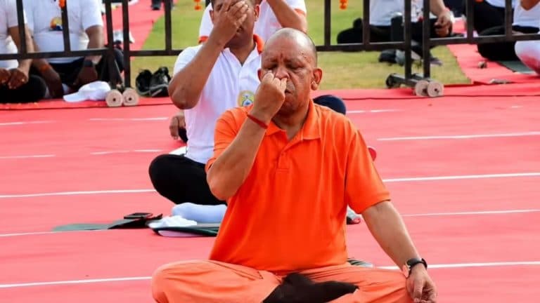 योग दिवस पर CM योगी का संदेश, कहा – ‘स्वस्थ शरीर से ही बनता है स्वस्थ समाज, योग को बनाएं दिनचर्या का हिस्सा’