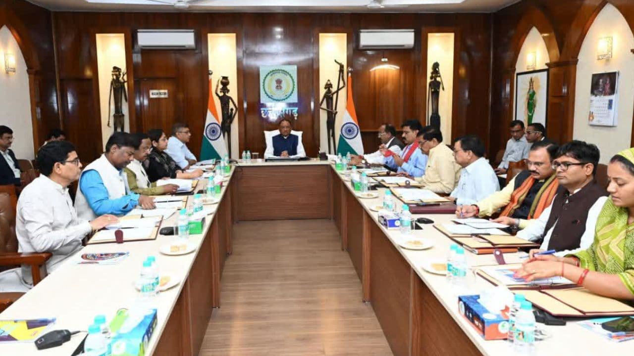 छत्तीसगढ़: बायोगैस नीति 2026 को मंजूरी, ‘अटल आजीविका समृद्धि हाट’ योजना शुरू’ करने का निर्णय, पढ़े साय कैबिनेट के अहम फैसले