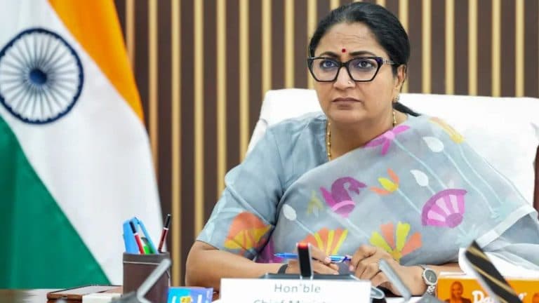 सीएम रेखा गुप्ता ने किया बड़ा ऐलान, दिल्ली में 1 जुलाई से लागू होगी नई EV पॉलिसी, प्रदूषण घटाने पर जोर