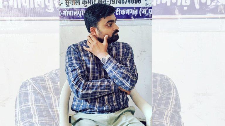 आदिवासी के कच्चे मकान को अतिक्रमण घोषित करने का भय दिखाकर मांगी रिश्वत, लोकायुक्त पुलिस ने पटवारी को रंगे हाथ पकड़ा