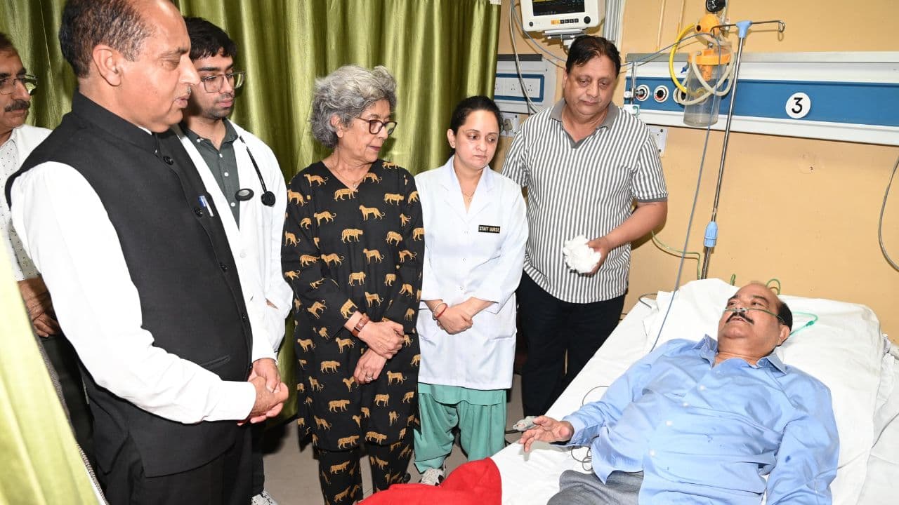 हिमाचल प्रदेश: प्रदर्शन के बीच भाजपा सांसद हर्ष महाजन की बिगड़ी तबीयत, अस्पताल में कराया गया भर्ती, पढ़ें खबर