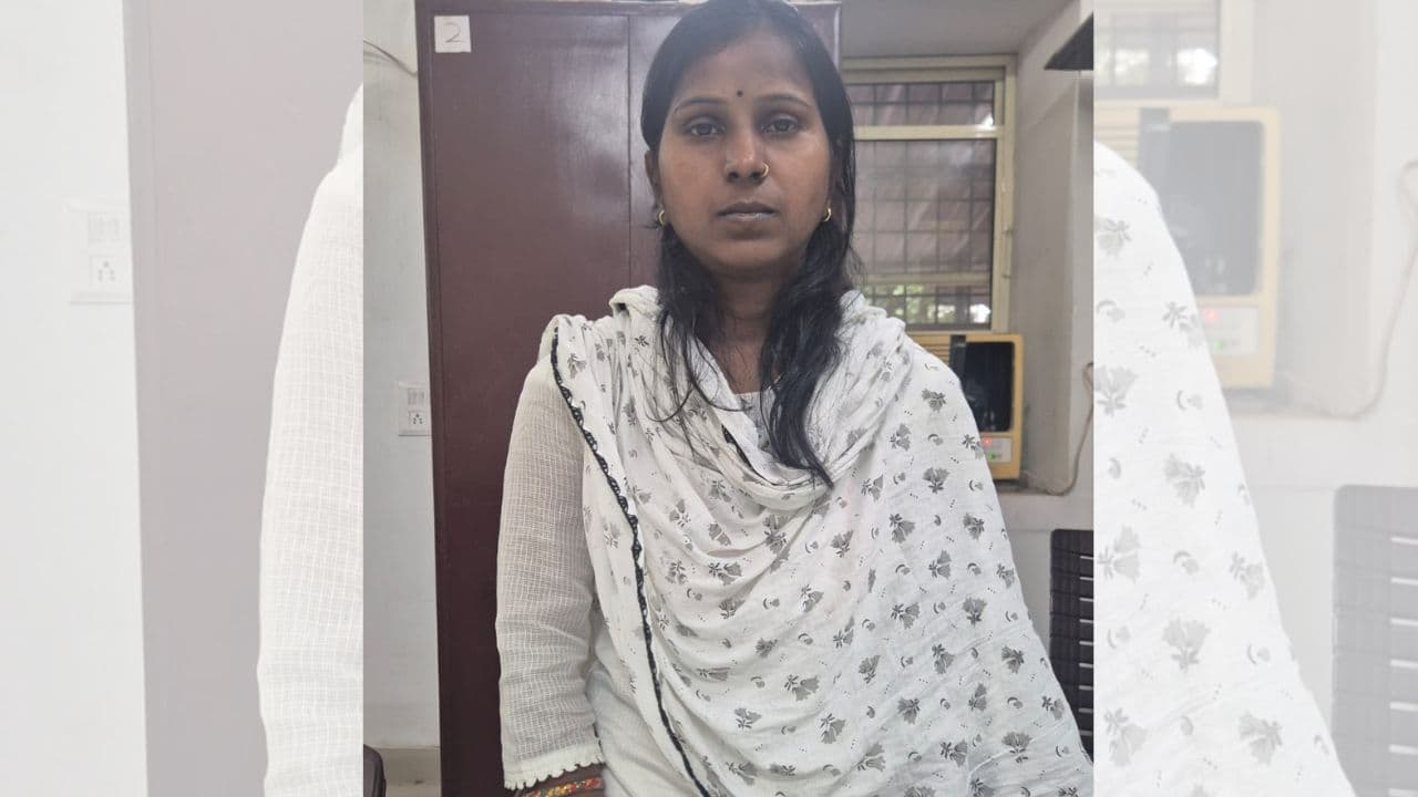 जमीन का सीमांकन और नामांतरण करने के बदले पटवारी ने मांगी रिश्वत, लोकायुक्त पुलिस ने रंगे हाथ पकड़ा