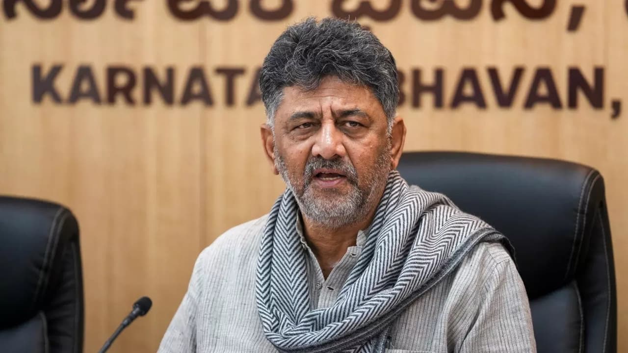 SIR के बीच कर्नाटक के मुख्यमंत्री डीके शिवकुमार की जनता को चेतावनी, बोले- वोट नहीं तो सरकारी लाभ नहीं