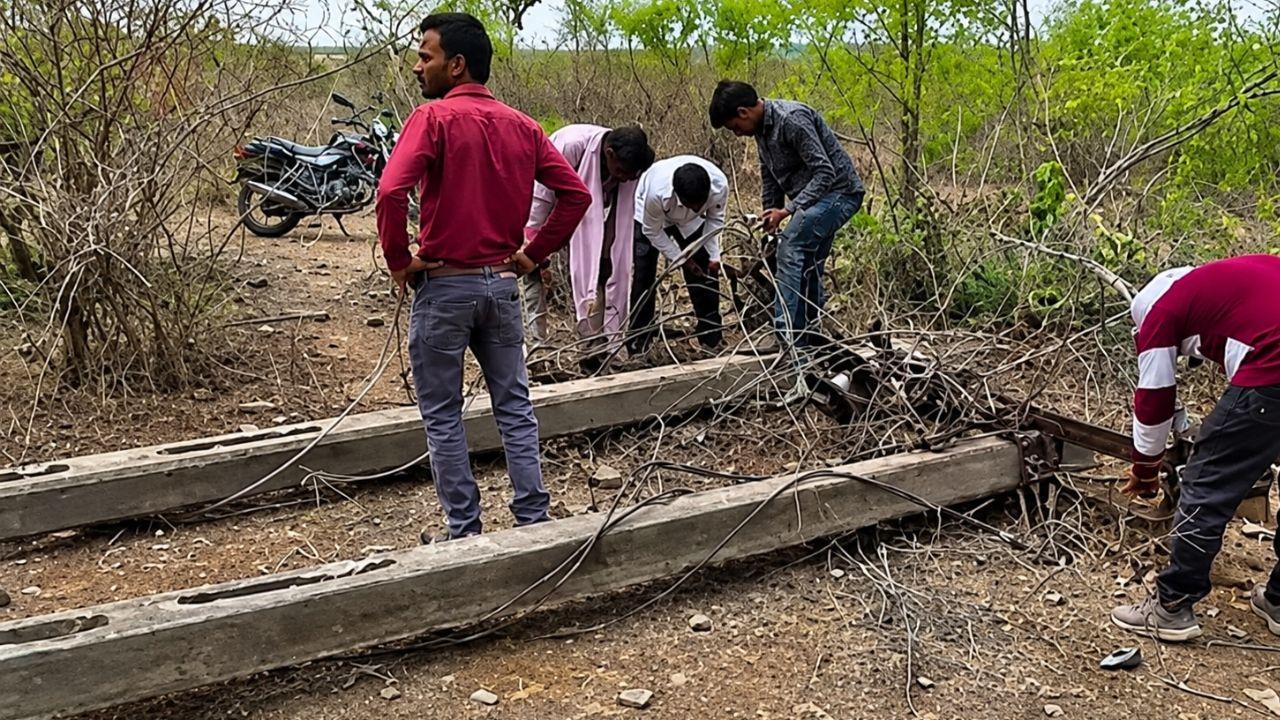 सागर में बिजली तार चोरी का बड़ा खुलासा, 13 खंभे गिराकर 33 केवी लाइन ले उड़े चोर