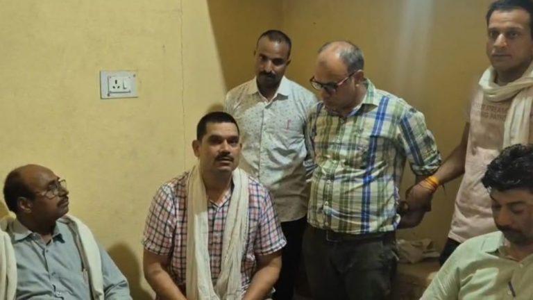 जमीन सीमांकन रिपोर्ट के बदले पटवारी ने किसान से ली रिश्वत, लोकायुक्त पुलिस ने रंगे हाथ पकड़ा