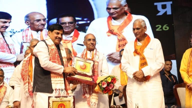 लोकतंत्र सेनानियों के लिए सीएम डॉ मोहन यादव की बड़ी घोषणाएं, तीर्थ यात्रा के लिए स्पेशल ट्रेन, निःशुल्क एयर एम्बुलेंस की सुविधा मिलेगी