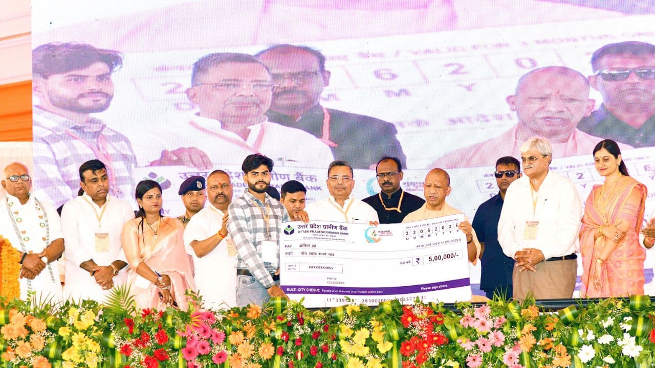 योगी आदित्यनाथ का समाजवादी पार्टी पर बड़ा हमला, बोले- समाज को बांटना, उत्सव को उपद्रव में बदल देना ही इनका काम था