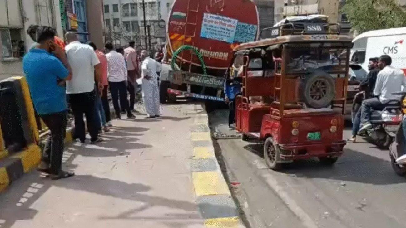 इंदौर में टला बड़ा हादसा, बेकाबू हुआ निगम का वाहन, 4 लोग हुए घायल, पढ़ें खबर