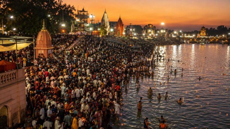 अधिकमास के अंतिम दिन उज्जैन में आस्था का महासंगम, शिप्रा तट पर श्रद्धालुओं की भीड़