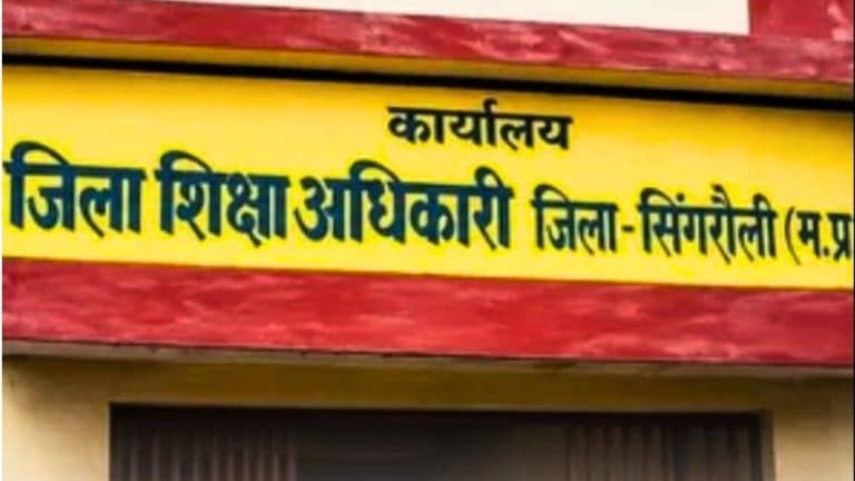DEO ने विद्यालयों में मीडिया के प्रवेश पर लगाया प्रतिबंध, विरोध हुआ तो वापस लिया फरमान, जारी किया स्पष्टीकरण
